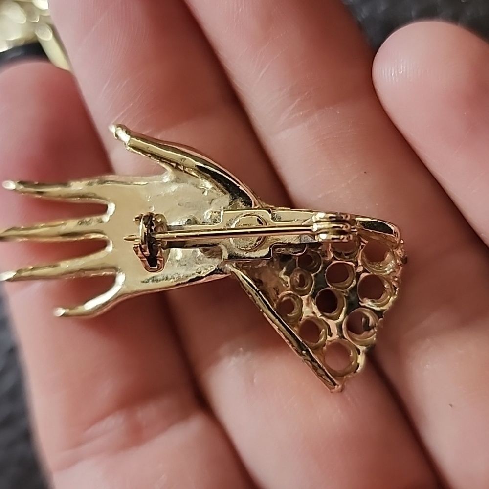 VTG Gold Hand-Shaped Brooches - Picture 6 of 7